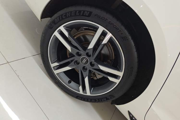 Used Audi A4L 2022 40 TFSI Luxury Dynamic Model Right Rear Wheel Hub