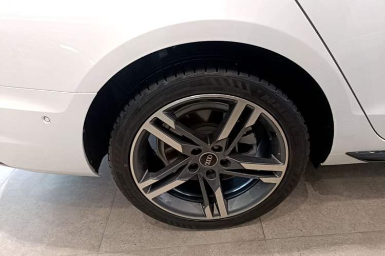 Used Audi A4L 2022 40 TFSI Luxury Dynamic Model Right Rear Wheel Hub