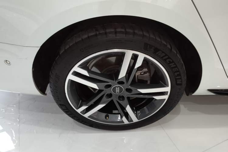 Used Audi A4L 2022 40 TFSI Luxury Dynamic Model Right Rear Wheel Hub