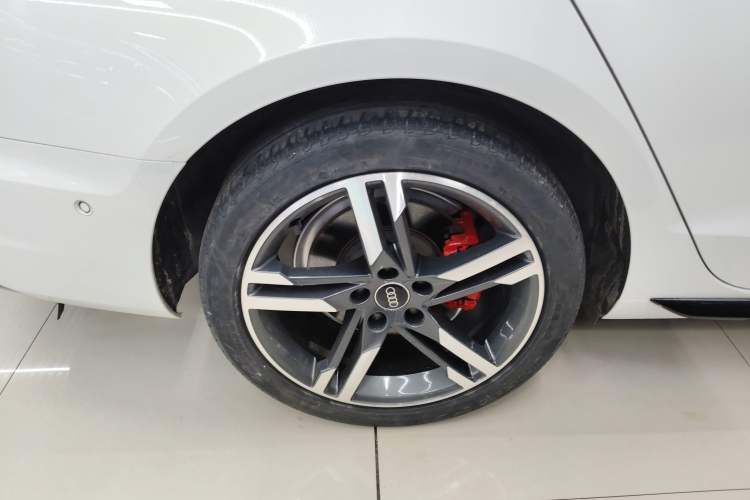 Used Audi A4L 2022 40 TFSI Luxury Dynamic Model Right Rear Wheel Hub