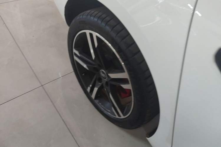 Used Audi A4L 2022 40 TFSI Luxury Dynamic Model Right Rear Wheel Hub
