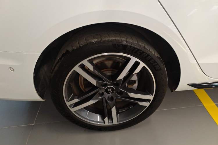 Used Audi A4L 2022 40 TFSI Luxury Dynamic Model Right Rear Wheel Hub