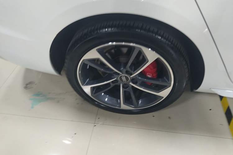 Used Audi A4L 2022 40 TFSI Fashion Dynamic Model Right Rear Wheel Hub