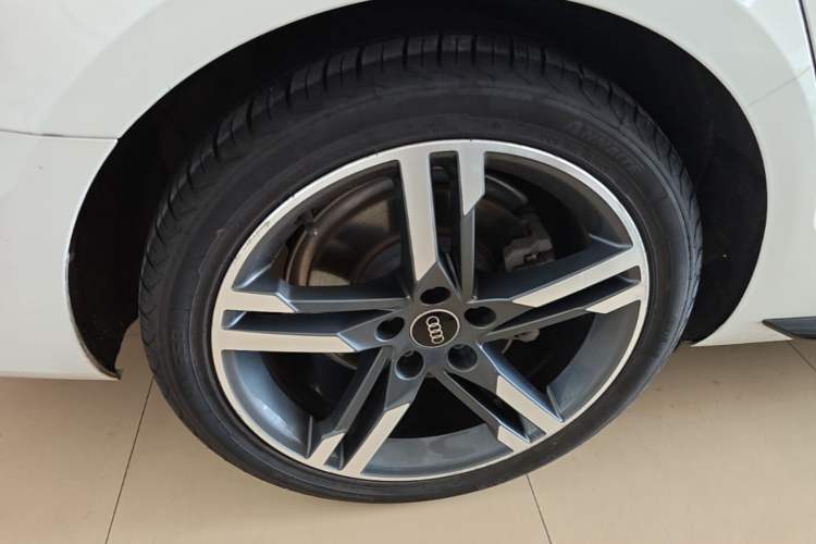 Used Audi A4L 2022 40 TFSI Luxury Dynamic Model Right Rear Wheel Hub