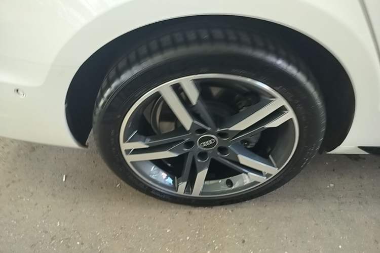 Used Audi A4L 2022 40 TFSI Luxury Dynamic Model Right Rear Wheel Hub