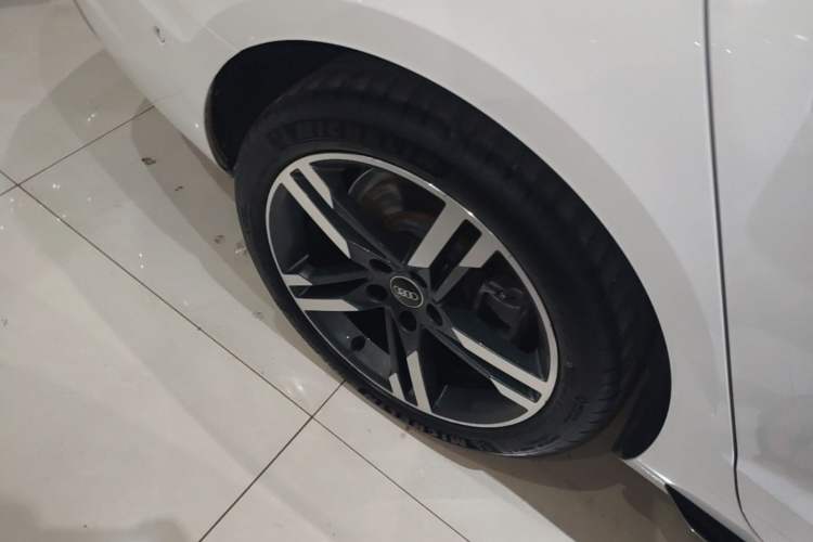 Used Audi A4L 2022 40 TFSI Luxury Dynamic Model Right Rear Wheel Hub
