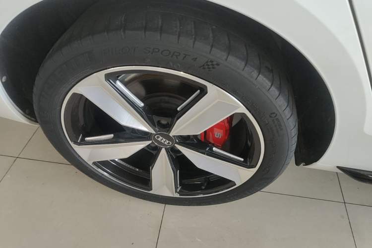 Used Audi A4L 2022 40 TFSI Luxury Dynamic Model Right Rear Wheel Hub