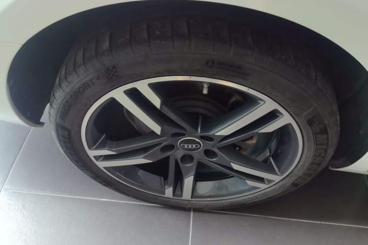 Used Audi A4L 2022 40 TFSI Luxury Dynamic Model Right Rear Wheel Hub