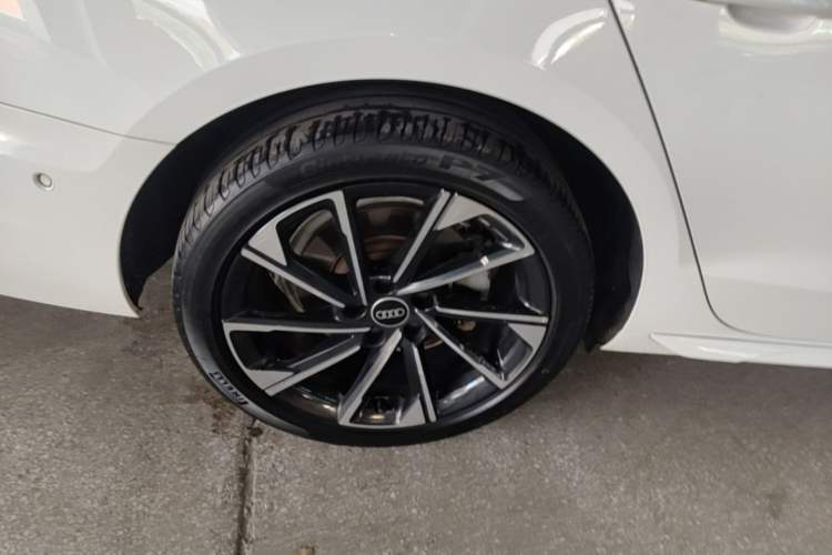 Used Audi A4L 2022 40 TFSI Luxury Prestige Edition Right Rear Wheel Hub