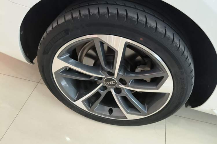 Used Audi A4L 2022 40 TFSI Fashion Dynamic Model Right Rear Wheel Hub