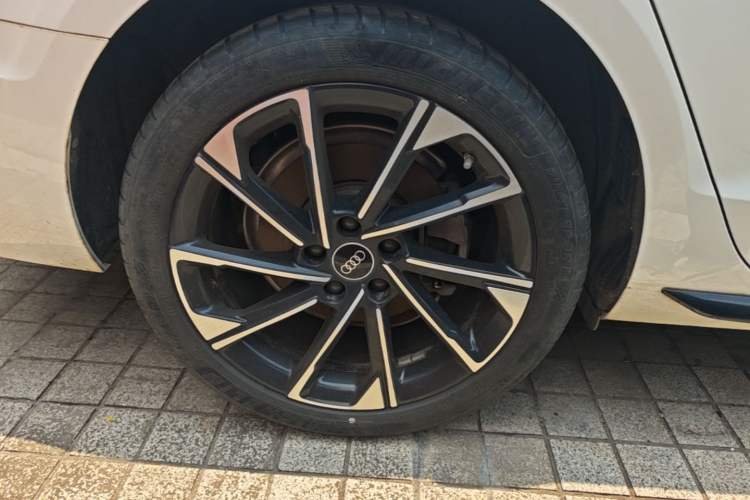 Used Audi A4L 2022 40 TFSI Luxury Prestige Edition Right Rear Wheel Hub