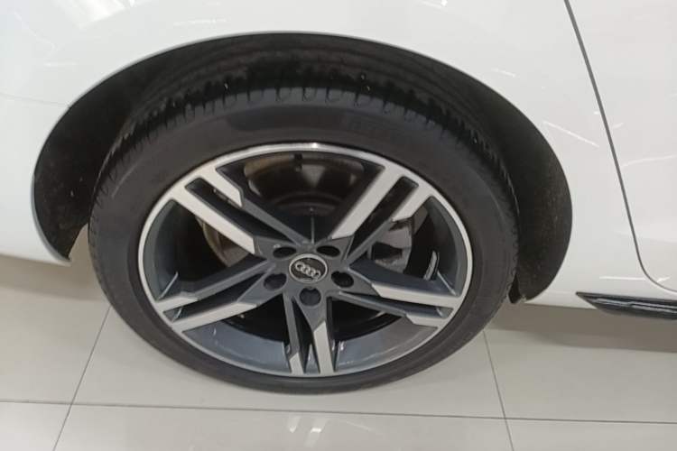 Used Audi A4L 2022 40 TFSI Luxury Dynamic Model Right Rear Wheel Hub