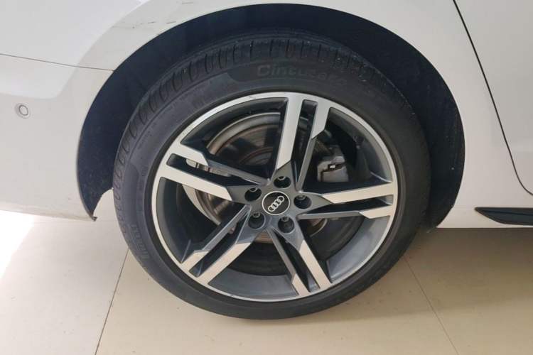 Used Audi A4L 2022 40 TFSI Luxury Dynamic Model Right Rear Wheel Hub