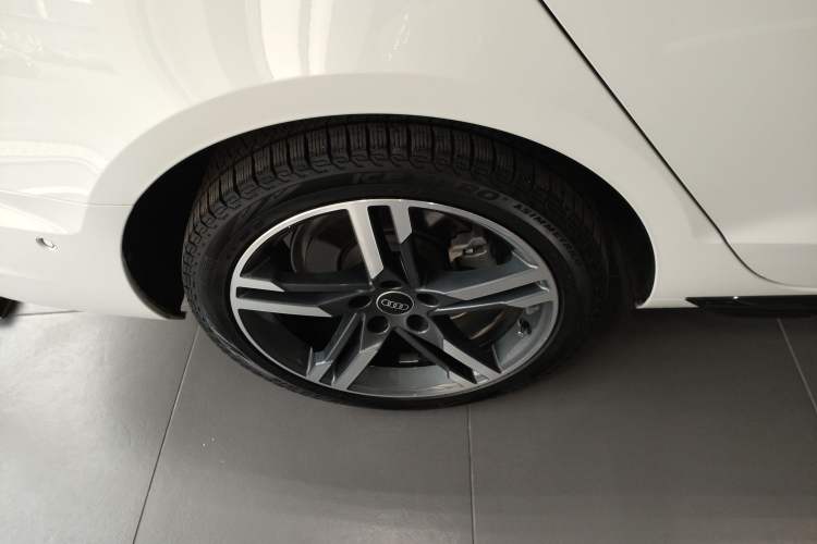 Used Audi A4L 2022 40 TFSI Luxury Dynamic Model Right Rear Wheel Hub