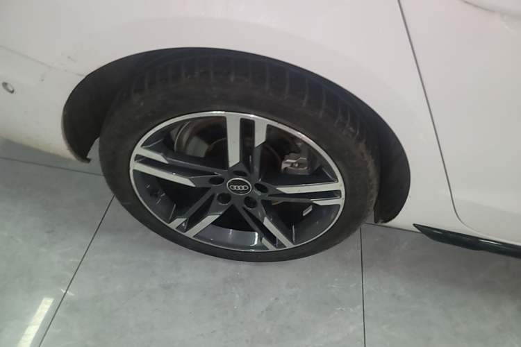 Used Audi A4L 2022 40 TFSI Luxury Dynamic Model Right Rear Wheel Hub