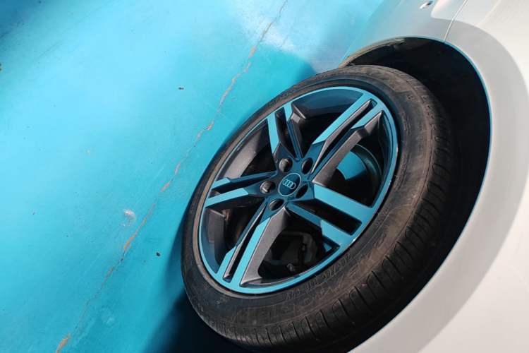 Used Audi A4L 2022 40 TFSI Luxury Dynamic Model Right Rear Wheel Hub