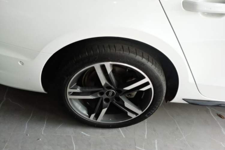 Used Audi A4L 2022 40 TFSI Luxury Dynamic Model Right Rear Wheel Hub