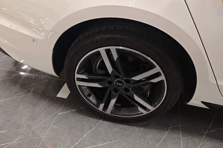 Used Audi A4L 2022 40 TFSI Luxury Dynamic Model Right Rear Wheel Hub