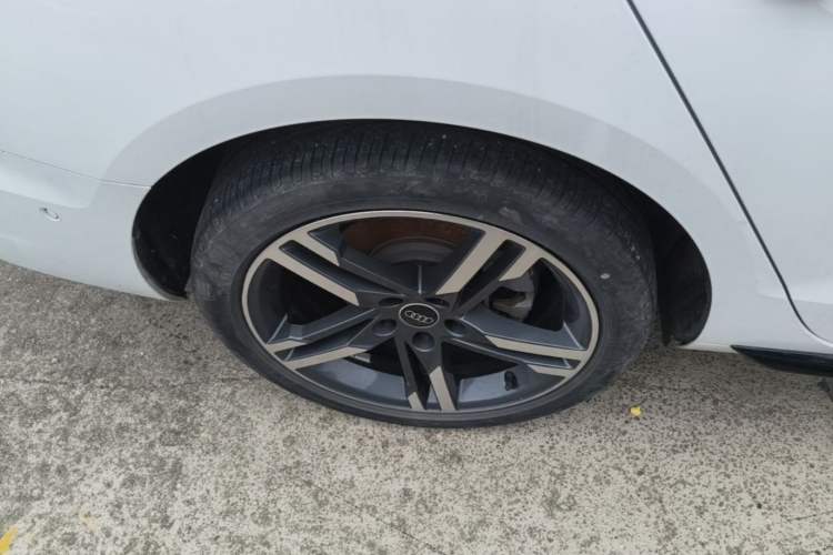 Used Audi A4L 2022 40 TFSI Luxury Dynamic Model Right Rear Wheel Hub