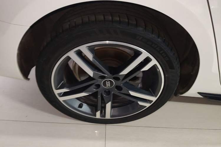 Used Audi A4L 2022 40 TFSI Luxury Dynamic Model Right Rear Wheel Hub