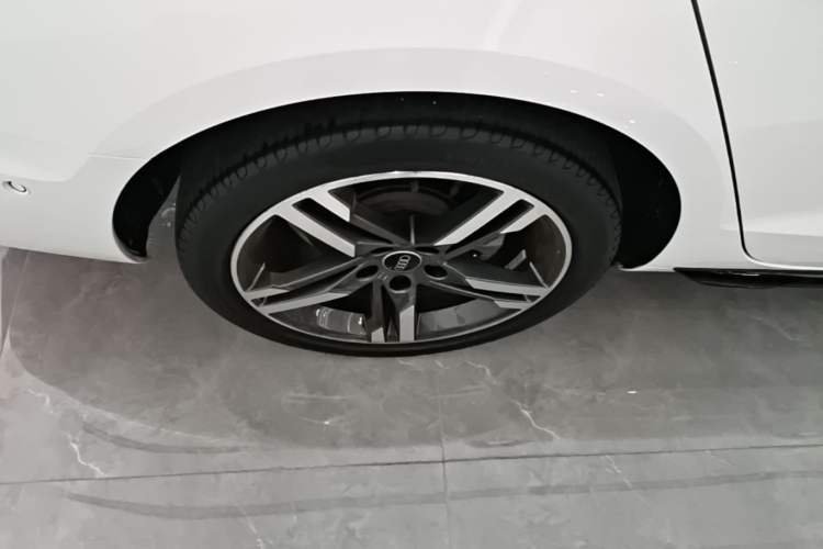 Used Audi A4L 2022 40 TFSI Luxury Dynamic Model Right Rear Wheel Hub