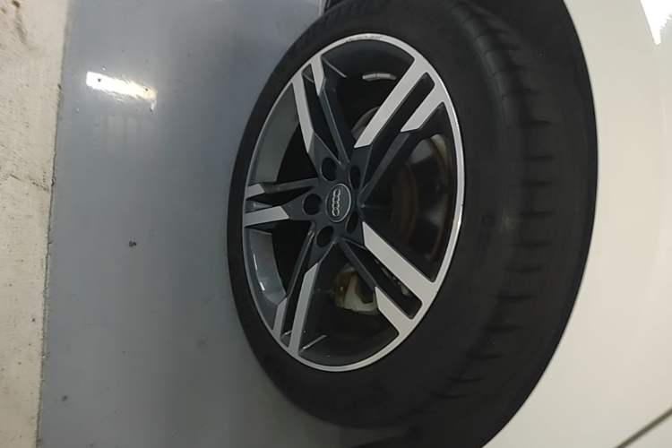 Used Audi A4L 2022 40 TFSI Luxury Dynamic Model Right Rear Wheel Hub