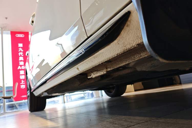Used Audi A4L 2022 40 TFSI Luxury Dynamic Model Right Side Sill