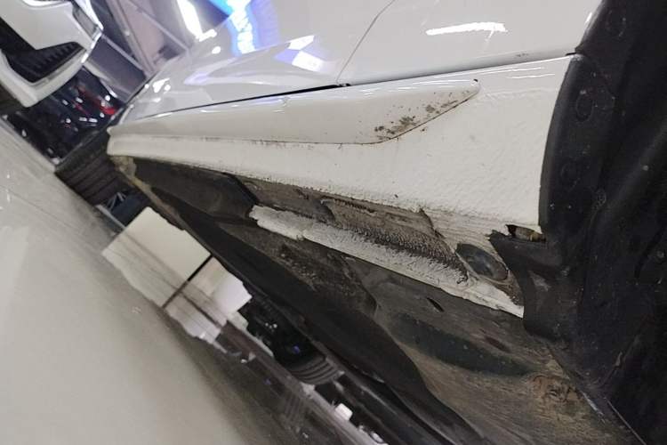 Used Audi A4L 2022 40 TFSI Stylish and Elegant Edition Right Side Sill