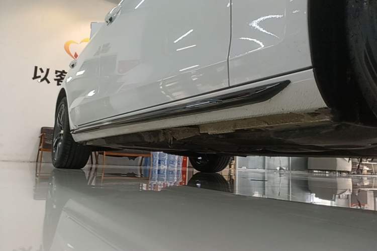 Used Audi A4L 2022 40 TFSI Luxury Dynamic Model Right Side Sill