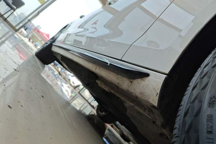 Used Audi A4L 2022 40 TFSI Luxury Dynamic Model Right Side Sill