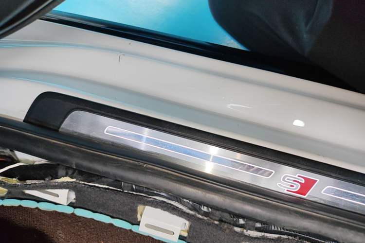 Used Audi A4L 2022 40 TFSI Luxury Dynamic Model Right Side Sill