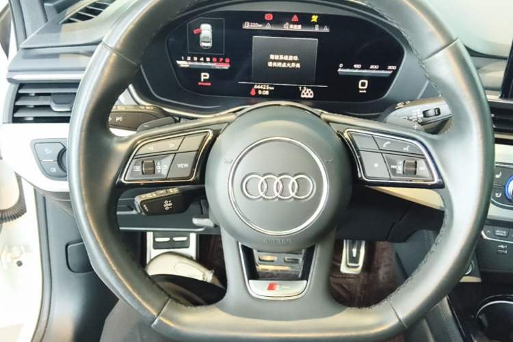 Used Audi A4L 2022 40 TFSI Luxury Dynamic Model Steering Wheel