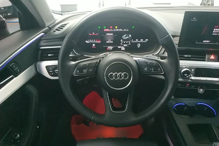 Used Audi A4L 2022 40 TFSI Luxury Dynamic Model Steering Wheel