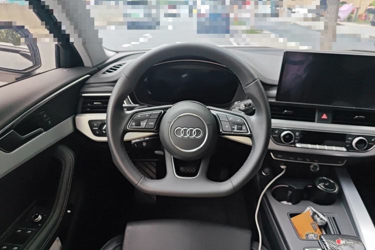 Used Audi A4L 2022 40 TFSI Luxury Dynamic Model Steering Wheel