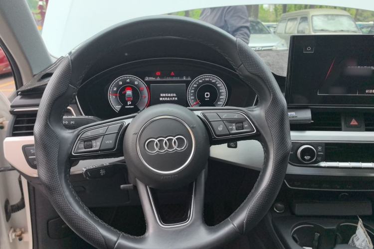 Used Audi A4L 2022 40 TFSI Luxury Dynamic Model Steering Wheel