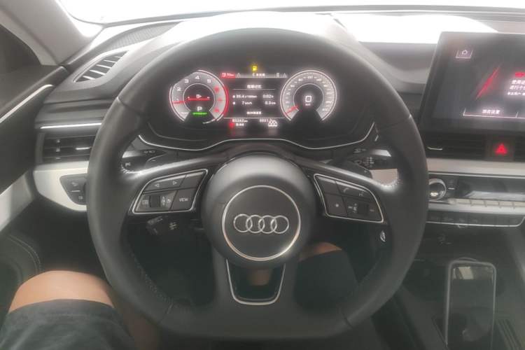 Used Audi A4L 2022 40 TFSI Luxury Dynamic Model Steering Wheel