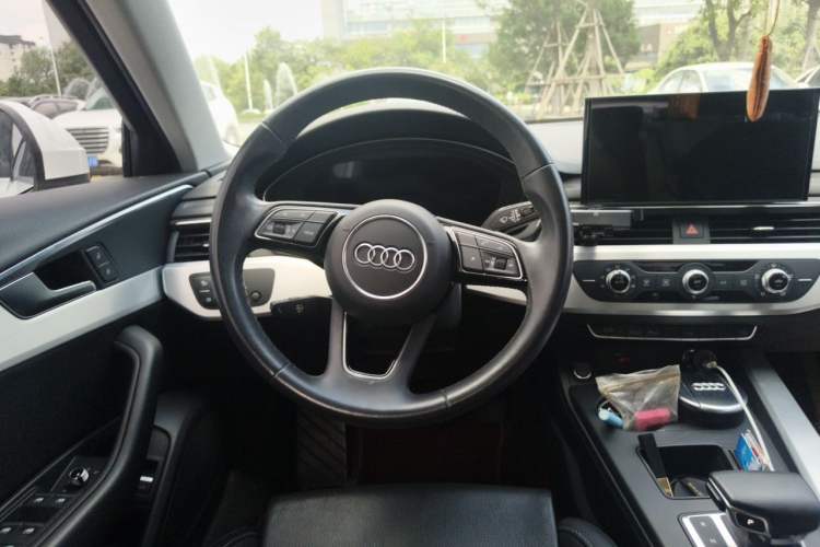 Used Audi A4L 2022 40 TFSI Fashion Dynamic Model Steering Wheel