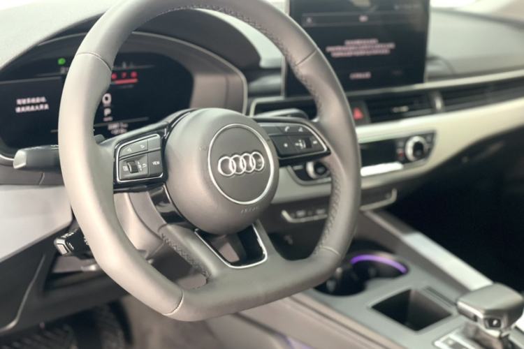 Used Audi A4L 2022 40 TFSI Luxury Dynamic Model Steering Wheel