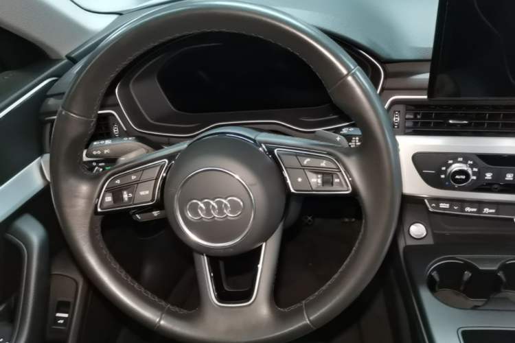 Used Audi A4L 2022 40 TFSI Fashion Dynamic Model Steering Wheel
