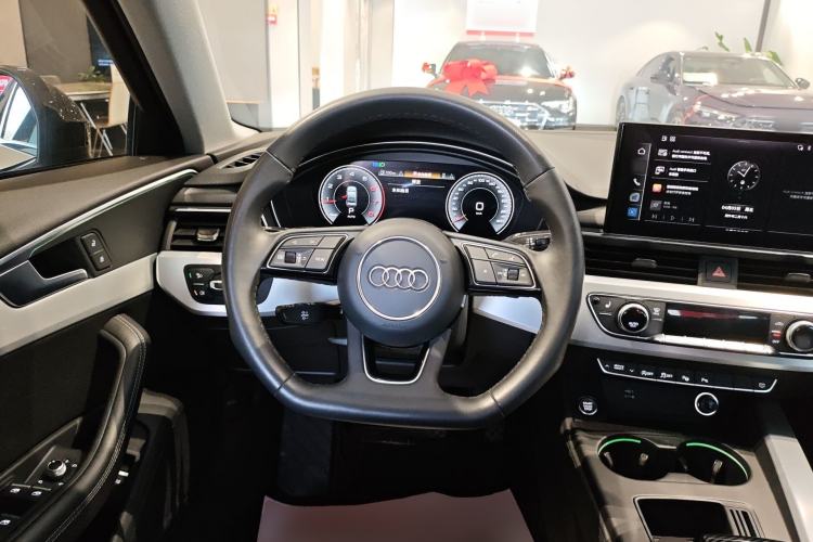Used Audi A4L 2022 40 TFSI Luxury Dynamic Model Steering Wheel