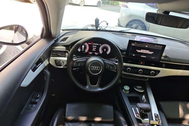 Used Audi A4L 2022 40 TFSI Luxury Dynamic Model Steering Wheel