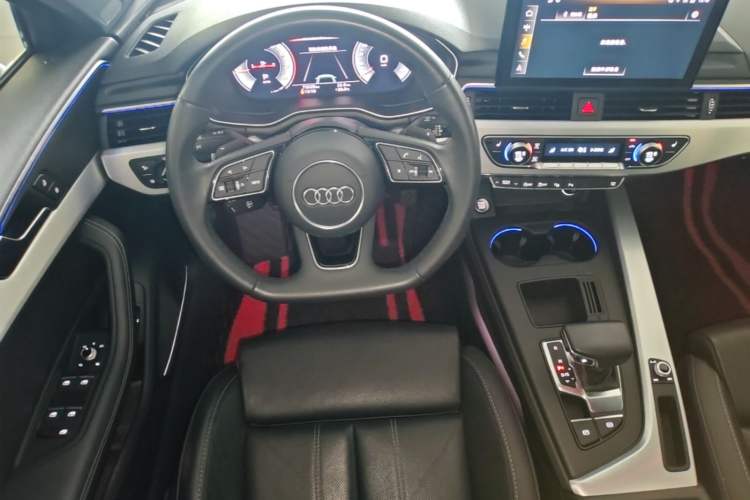 Used Audi A4L 2022 40 TFSI Luxury Dynamic Model Steering Wheel