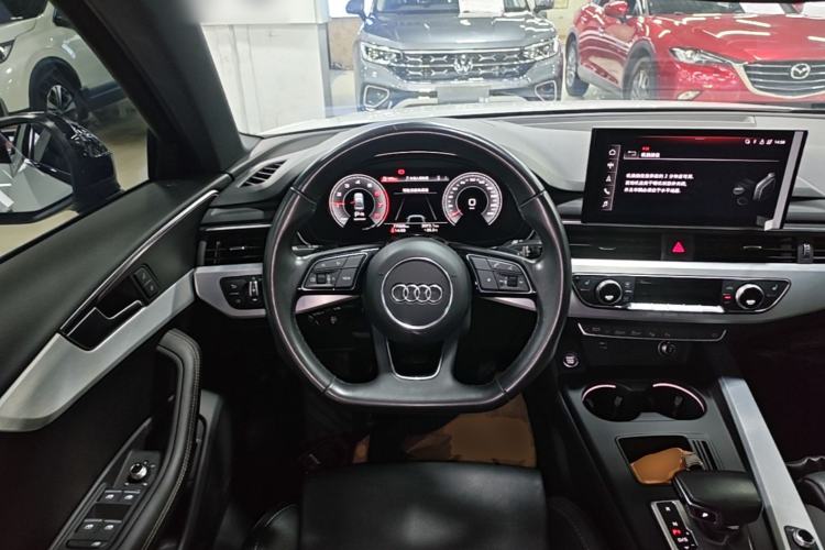 Used Audi A4L 2022 40 TFSI Luxury Dynamic Model Steering Wheel