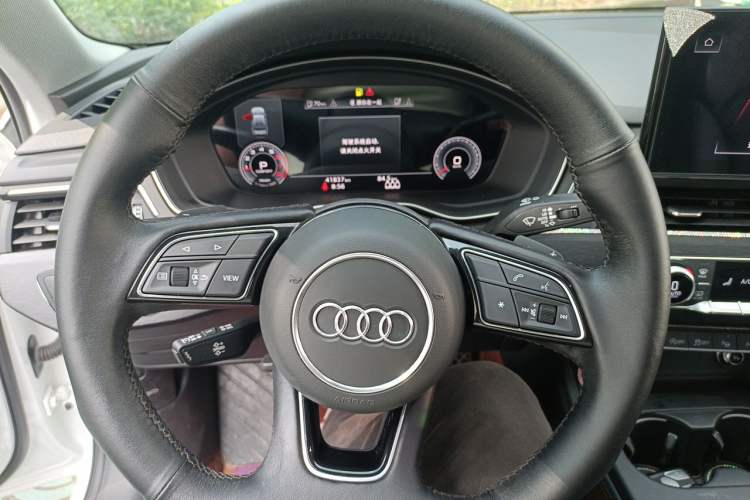 Used Audi A4L 2022 40 TFSI Luxury Dynamic Model Steering Wheel