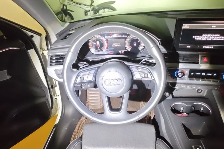 Used Audi A4L 2022 40 TFSI Luxury Dynamic Model Steering Wheel