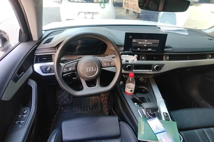 Used Audi A4L 2022 40 TFSI Luxury Dynamic Model Steering Wheel