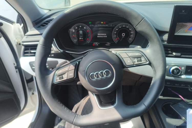 Used Audi A4L 2022 40 TFSI Luxury Dynamic Model Steering Wheel