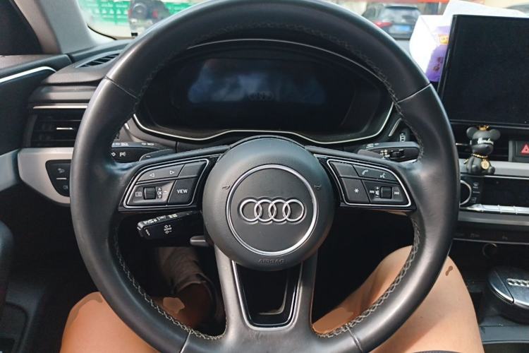 Used Audi A4L 2022 40 TFSI Fashion Dynamic Model Steering Wheel