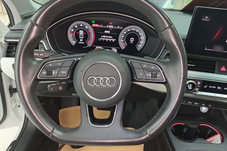 Used Audi A4L 2022 40 TFSI Luxury Dynamic Model Steering Wheel