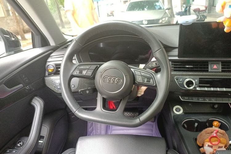 Used Audi A4L 2022 40 TFSI Luxury Dynamic Model Steering Wheel